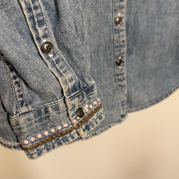 Orvis Embroidered Long Sleeve Button Up Denim Shirt Women’s Size Small - Picture 3 of 6